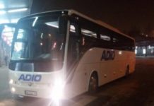 ИЗВРЕЂАО МАЈКУ КОЈА ГА ЈЕ ПИТАЛА ЗАШТО ЈЕ ТО УЧИНИО: Тачи избацио српску децу из аутобуса,остали сами на улици усред ноћи!