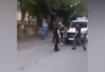 (ВИДЕО) ЗВЕРСKИ НАПАДИ: Мигрант изуједао полицајца, тукли се и викали им да су расисти!