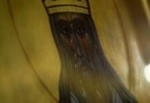 ОПОМЕНА ОД БОГА: Док плаче народ, плачу и свеци (ФОТО)