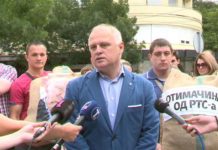 ЏАКОВИ ПАРА И ЛАЖИ: Горан Весић са активистима подсетио народ како је Ђилас отимао новац! (ФОТО)
