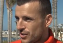 СВАКА ЧАСТ, МАЈСТОРЕ! Александар Луковић помогао војном ветерану Фото: Youtube printscreen