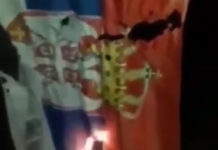 НЕПОЗНАТЕ ОСОБЕ ИЗ ШИДА ПАЛЕ СРПСКУ ЗАСТАВУ! Снимак се шири ненормалном брзином (ВИДЕО) Фото: Facebook video printscreen