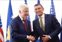 ЗЛОЧИНЦИ ТАПШУ ЈЕДНИ ДРУГЕ ПО ЛЕЂИМА: Клинтон послао писмо Весељију, прочитајте НА ЧЕМУ МУ ЗАХВАЉУЈЕ!