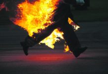 ХОРОР! НИЈЕ МОГАО ДА ПОДНЕСЕ СРПСКУ МУЗИКУ, ПА СЕ ПОЛИО БЕНЗИНОМ!