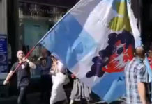 “НЕМОРАЛ НИКАД ВИШЕ У ЖИВОТУ!“ Окупили се противници ЛГБТ параде и блокирали центар Београда (ВИДЕО) Фото: Twitter video printscreen