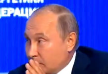 ПУТИН СЕ ПОВЕРИО АМЕРИЧКОМ НОВИНАРУ: Оно што му је шапнуо шокирало је све! (ВИДЕО) Фото: Twitter video printscreen