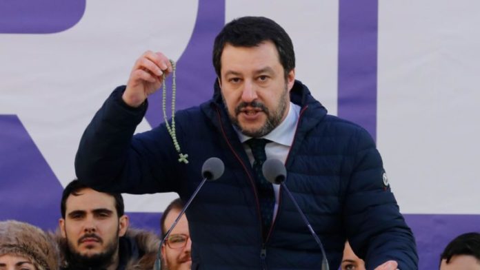 Matteo-Salvini-prayer-rope-1-e1554494359926