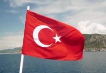 СТРАШНА ПРОВОKАЦИЈА у Црној Гори: ЗАХТЕВАЈУ ПОЛУМЕСЕЦ на ЗАСТАВИ!