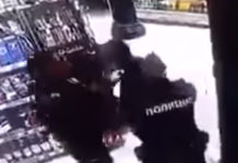 МИГРАНТ У БЕОГРАДУ ПОКУШАО ДА ОТМЕ ПИШТОЉ ПОЛИЦИЈИ! Ово се дешава… (ВИДЕО) Фото: Youtube printscreen