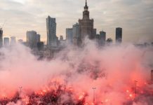СПАЉЕНА ЗАСТАВА ЕУ! Стотине хиљада људи марширало градом (ВИДЕО)