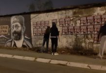 ДЕСНИЧАРИ ИЗЛЕПИЛИ СРБИЈУ ОВИМ ПЛАКАТИМА: Сви су у шоку, не знају шта се дешава (ФОТО)