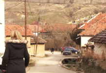 СРБИН НАПАДНУТ НОЖЕМ У ЦЕРНИЦИ КРАЈ ГЊИЛАНА! Шиптар у бекству (ВИДЕО) Фото: Youtube printscreen