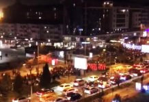 НЕКА ВИДИ ЦЕЛА ПЛАНЕТА КАКО СЕ БРАНЕ СВЕТИЊЕ! Више десетина хиљада грађана у Подгорици на улицама (ВИДЕО) Фото: Youtube printscreen