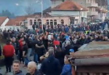 УСТАО НАРОД У БИЈЕЛОМ ПОЉУ! Власт послала специјалце да круже градом (ВИДЕО, ФОТО)