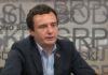 KУРТИ СЕ ТОТАЛНО ПОГУБИО, НЕ ЗНА ГДЕ СЕ НАЛАЗИ! Покушао да сакрије грешку, али су га разоткрили! (ФОТО)
