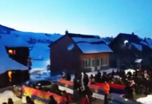 ЖАБЉАК ПОКАЗАО КАКО СЕ БРАНЕ СВЕТИЊЕ! Ни катастофално време их није спречило (ВИДЕО) Фото: Facebook video printscreen