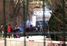 ХАОС НА ГРАНИЦИ ТУРСКЕ И ГРЧКЕ: Сукоб полиције и миграната! (ВИДЕО) Фото: Twitter video printscreen