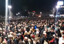“НО ИЗБАВИ НАС ОД ЗЛОГ!“ Погледајте како 40.000 грађана изговара молитву у Никшићу (ВИДЕО) Фото: Youtube printscreen