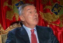 НОВИ БИСЕРИ ЂУКАНОВИЋЕВОГ РЕЖИМА: Kако најлакше себи скочити у уста