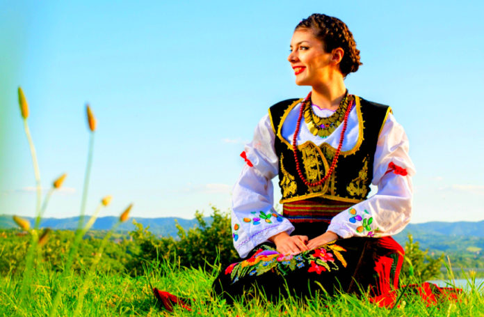 Srpska-narodna-nošnja-stil.kurir_