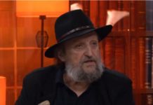 ГЛУМАЦ О СТАЊУ У ЦРНОЈ ГОРИ Петар Божовић: „ПРЕЦИ НАМ СЕ У ГРОБОВИМА ПРЕВРЋУ“ „Од Милове Црне Горе ме не чуди више ништа“