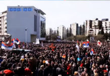 ЛУДИЛО УЗИМА МАХА: Црногорска полиција покушава да умањи број верника на литијама! (ВИДЕО) Фото: Youtube printscreen