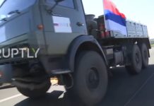 БРАЋА! Српска застава на челу РУСКОГ ВОЈНОГ КОНВОЈА у Италији! И то на годишњицу бомбардовања (ВИДЕО)