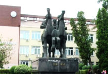 УЖАСНО: Оскрнављен споменик ослободиоцима Врања у Другом светском рату! (ВИДЕО) Фото: Youtube printscreen