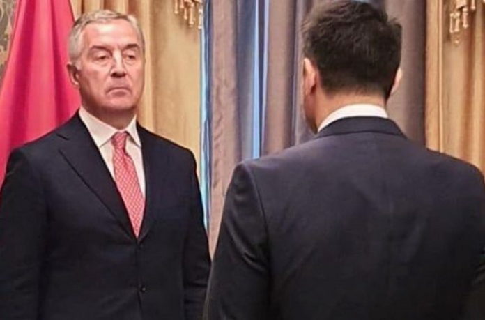 bozovic-kravata-trobojka-milo-u-soku