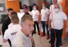 МИЛОВ ОДБОРНИК и члан приватног обезбеђења у Будви, спречава ЛЕГАЛНУ ВЛАСТ да уђе у зграду!