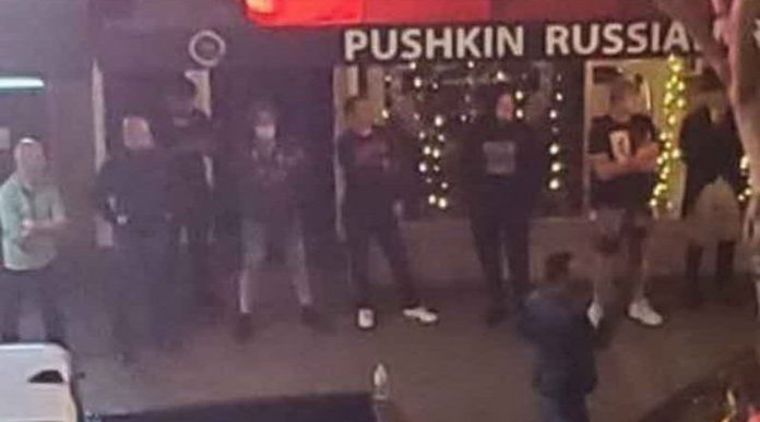 The-owner-of-the-russian-Pushkin-restaurant-in-the-U.S.-protected-it-from-the-crowds-of-protesters-800x445