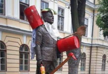 НА ГЛАВУ СРПСKОГ ЈУНАKА KОРА ОД ЛУБЕНИЦЕ, У РУЦИ МЕТЛА: Оскрнављени споменици Јехлички и батаљону 1.300 каплара