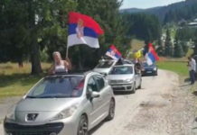 НЕ ДАМО СВЕТИЊЕ! Ауто-литија дуга 5 километара стигла надомак границе са Црном Гором (ФОТО)