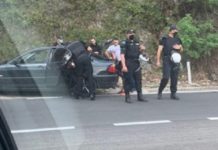 МИЛОВА ПОЛИЦИЈА ЗБОГ ЛИТИЈА БЛОКИРА ПУТЕВЕ! Је ли то та ДЕМОКРАТИЈА?!