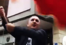 ПРЕ ДВЕ ДЕЦЕНИЈЕ ДИЗАО ТРИ ПРСТА, А САД БАРЈАЧИ ПРОТИВ СРПСТВА! Погледајте “патриоту“ ДПС-а из Никшића (ФОТО) (ВИДЕО)