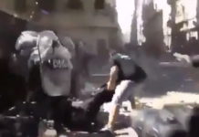 (УЗНЕМИРУЈУЋИ ВИДЕО) АРГЕНТИНА ПРЕД ХАОСОМ! Демонстранти каменицама СМРВИЛИ полицијски кордон!