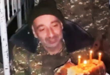 ТОРТА ОД ХЛЕБА: Војник Нагорно-Карабаха прославио рођендан у рову! (ВИДЕО) Фото: Twitter video printscreen