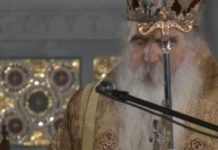 „НИЈЕ УМРО, ОН САМО СПАВА…“ Потресна беседа владике Иринеја испред одра упокојеног патријарха (ФОТО)