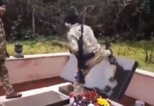 АЗЕРБЕЈЏАНСКИ ВОЈНИЦИ УНИШТАВАЈУ ПРАВОСЛАВНО ГРОБЉЕ! Шокантни снимци из Нагорно-Карабаха згрозили свет (ВИДЕО) Фото: Twitter video printscreen