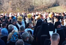 БИБЛИЈСКА СЦЕНА НА САХРАНИ АРТЕМИЈА РАДОСАВЉЕВИЋА: У једном тренутку су сви присутни погледали у небо! (ВИДЕО) Фото: Facebook video printscreen