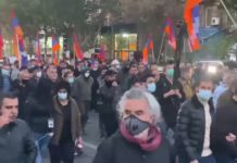 (ВИДЕО) “МОЛИМО ВАС, УМЕШАЈТЕ СЕ!“ Јермени зову Русију са улица Јеревана