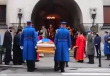 ИСПРАЋАЈ ПАТРИЈАРХА ИРИНЕЈА: Погледајте како му гардисти одају почаст (ФОТО)