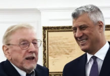 СЛАЖЕ ЧИМ ЗИНЕ: Вилијам Вокер изјавио да није видео доказе против бившег лидера ОВК Хашима Тачија и других! Фото: Youtube printscreen