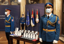 ХЕРОЈИ! Одликовани и припадници Војске Србије који су се истакли током борбе на сузбијању “Корона“ вируса (ВИДЕО) Фото: Youtube printscreen