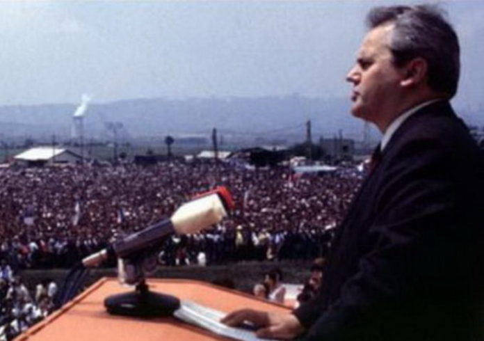 Milosevic-na-Gazimestanu_004