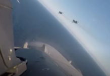 СУ-25 УНИШТАВАЈУ САКРИВЕНЕ УКРАЈИНСКЕ ПОЛОЖАЈЕ: Објављен нови снимак дејства руских јуришника (ВИДЕО)