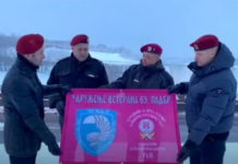 ИСТОРИЈСКИ ТРЕНУТАК: Застава 63. падобранске бригаде код Нијагариних водопада (ВИДЕО)