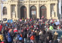 ВЕЛИKИ ПРОТЕСТИ У БЕЧУ ЗБОГ KОРОНА МЕРА! На улицама и KОНТРАДЕМОНСТРАНТИ (ВИДЕО)