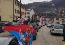 (ФОТО) БЈЕЛОПОЉЦИ ПРОСЛАВИЛИ ОСЛОБОЂЕЊЕ НИКШИЋА: Ауто-колона, песма и тробојке за „испраћај“ ДПС-а