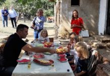 ДВАНАЕСТОЧЛАНА ПОРОДИЦА ДОБИЛА КУЋУ: Зоран Ђорђевић изразио задовољство: НАПОКОН ЖИВЕ ДОСТОЈНО И СРЕЋНО